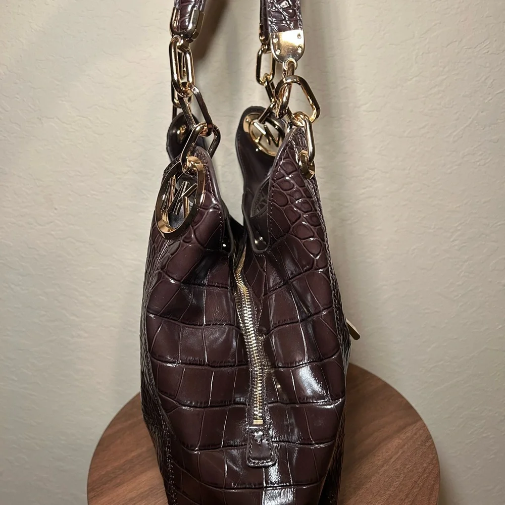 Michael Kors Brown Lillie Large Crocodile Embossed
Leather Shoulder Bag - Picture 5 of 10